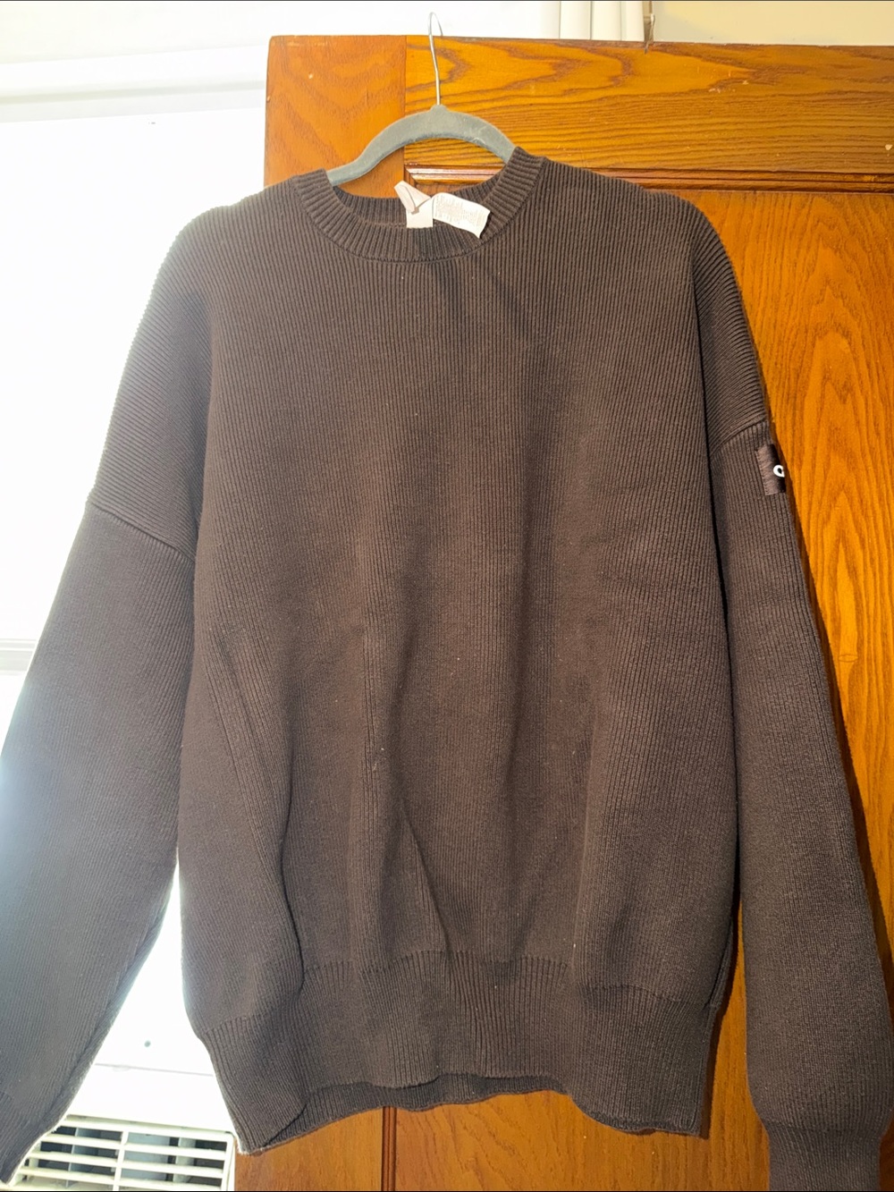 ALO Yoga Scholar Crewneck Sweater in Espresso